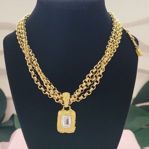 ✨️Liz Claiborne✨️ Gold Pendant Necklace✨️